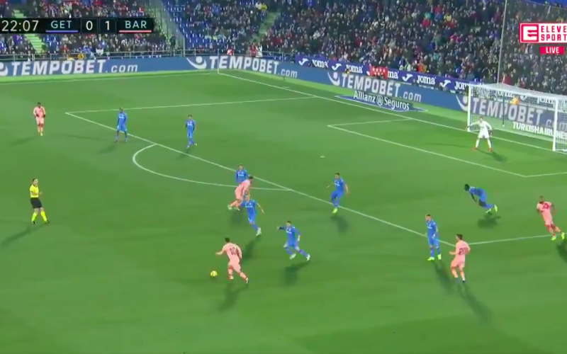 Buitenaards! Messi pakt nu al uit met dé ingeving van het jaar (VIDEO)