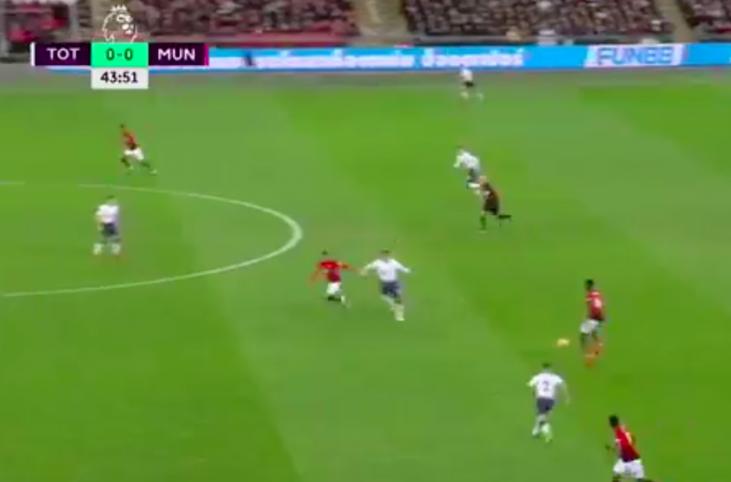 En plots doet Pogba dit tijdens Tottenham-Manchester United (VIDEO)