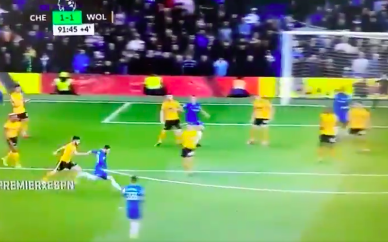 Eden Hazard redt Chelsea met héérlijk doelpunt (VIDEO)