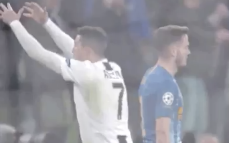 Ronaldo maakt Simeone compleet belachelijk met deze actie (VIDEO)