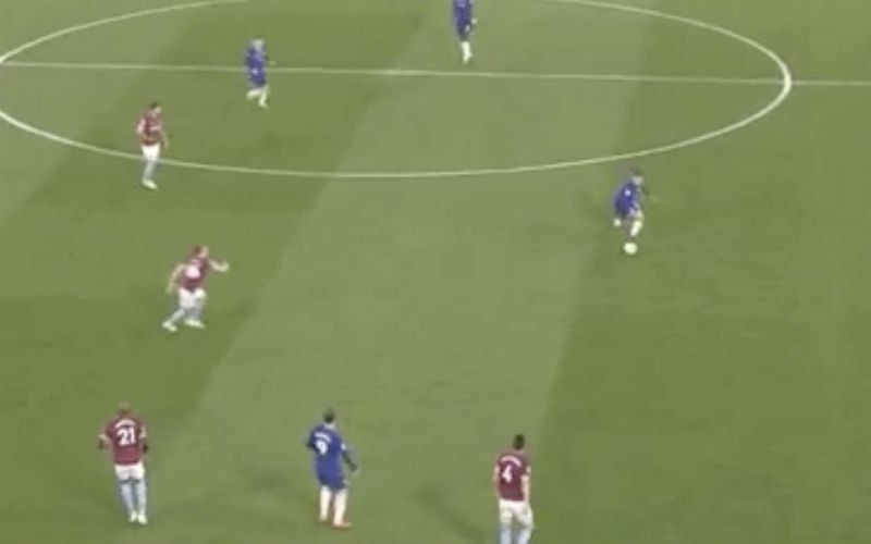 Messiaans! Hazard scoort onwaarschijnlijk doelpunt (VIDEO)