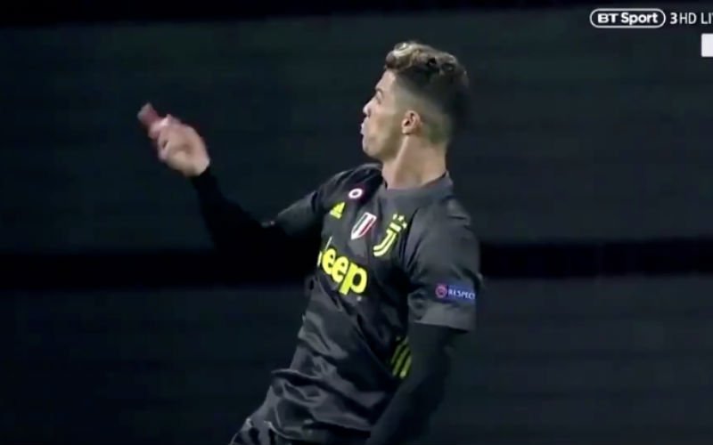 Ronaldo daagt Ajax-fans uit met viering, die reageren op deze manier (VIDEO)