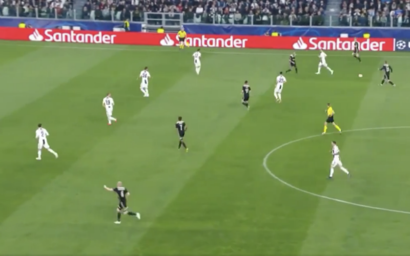 Deze ongelofelijke aanval van Ajax gaat de wereld rond (VIDEO)