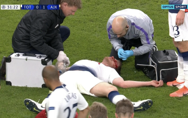 Jan Vertonghen loopt vreselijke blessure op tijdens Tottenham-Ajax (VIDEO)
