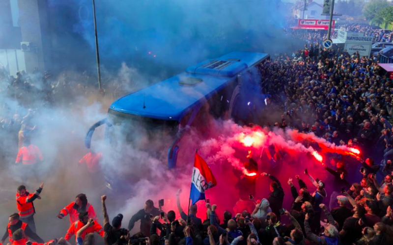 Fans van Club Brugge worden vlak voor topper tegen Genk hélemaal gek (VIDEO)