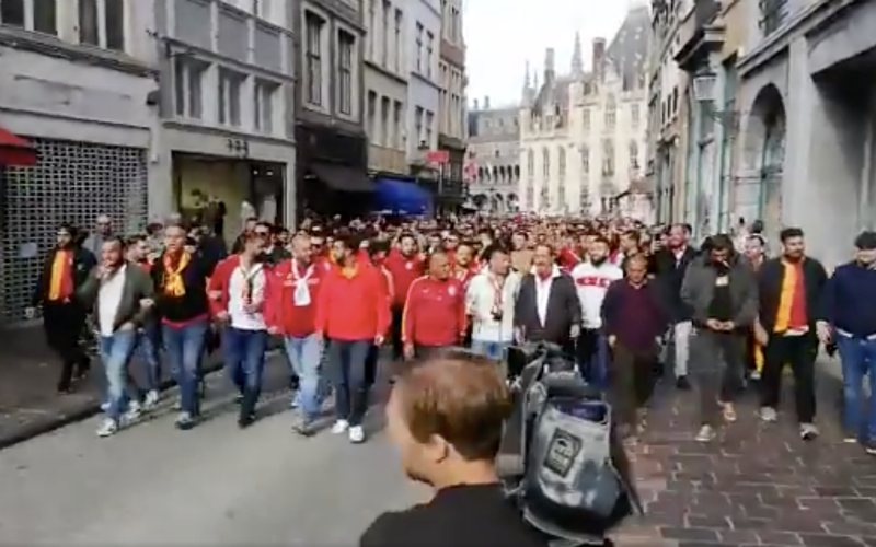 Turkse fans maken amok in Brugge, politie moet ingrijpen (VIDEO)