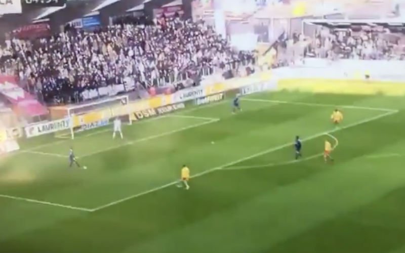 Van Crombrugge gaat gruwelijk in de fout bij Anderlecht (VIDEO)