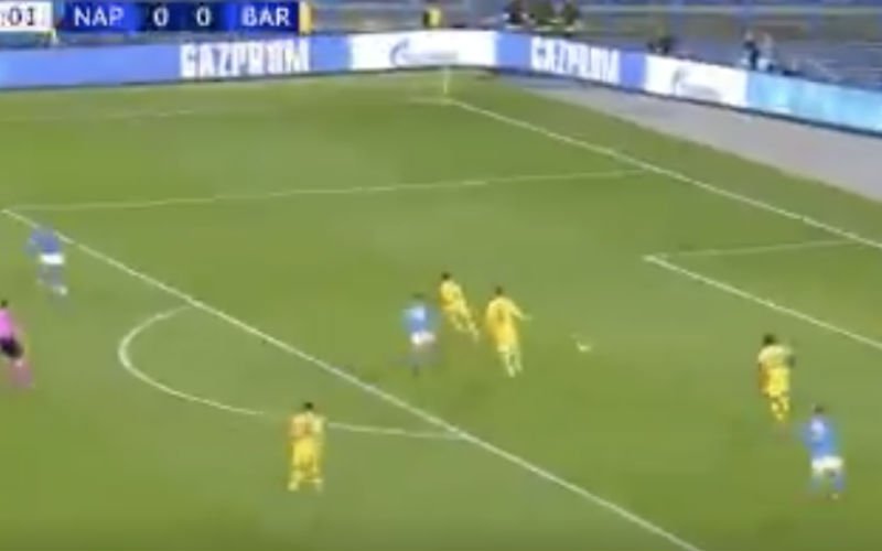 Mertens wordt topschutter aller tijden bij Napoli na prachtige goal tegen Barça (VIDEO)