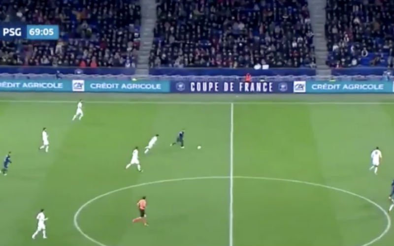Hallucinant: Mbappé scoort déze wondergoal bij PSG (VIDEO)