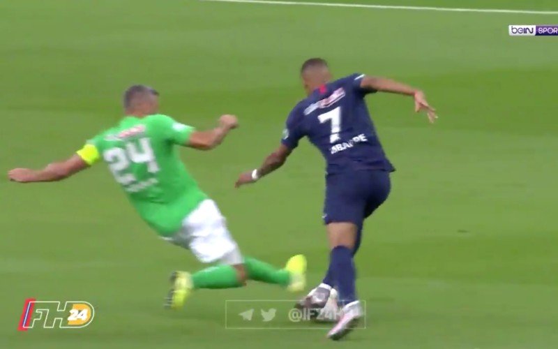 Kylian Mbappé incasseert doodschop en verlaat wenend het veld (VIDEO)