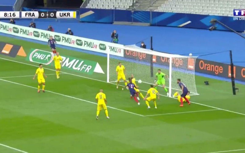 Wonderkind Camavinga (17) debuteert met briljante goal bij Frankrijk (VIDEO)