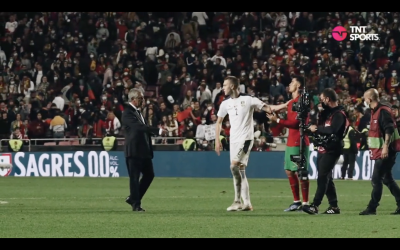 Ronaldo gedegouteerd na zware 'blunder' bij Portugal (VIDEO)