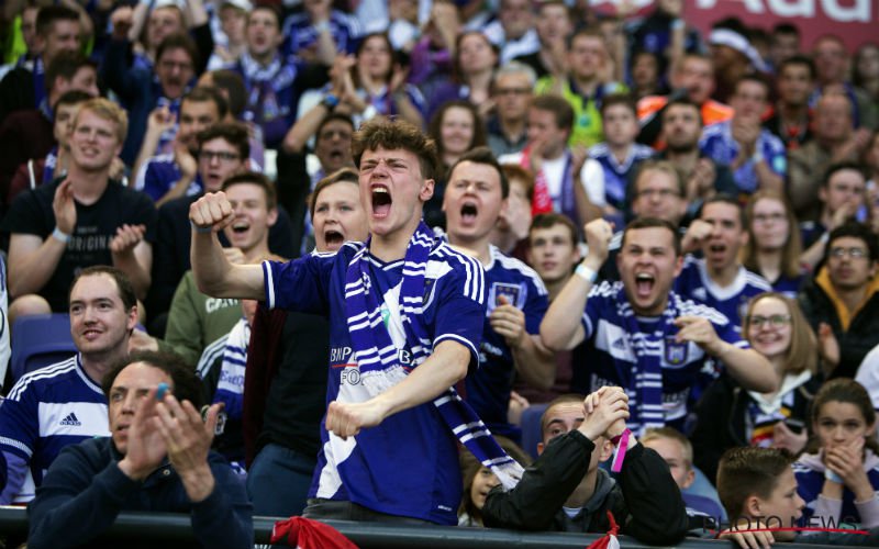 Fans van landskampioen Anderlecht lachen Club-supporters keihard uit