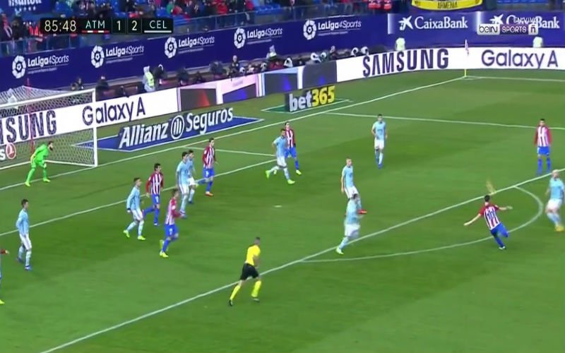 Yannick Carrasco redt Atlético Madrid met een fantastische volley (Video)