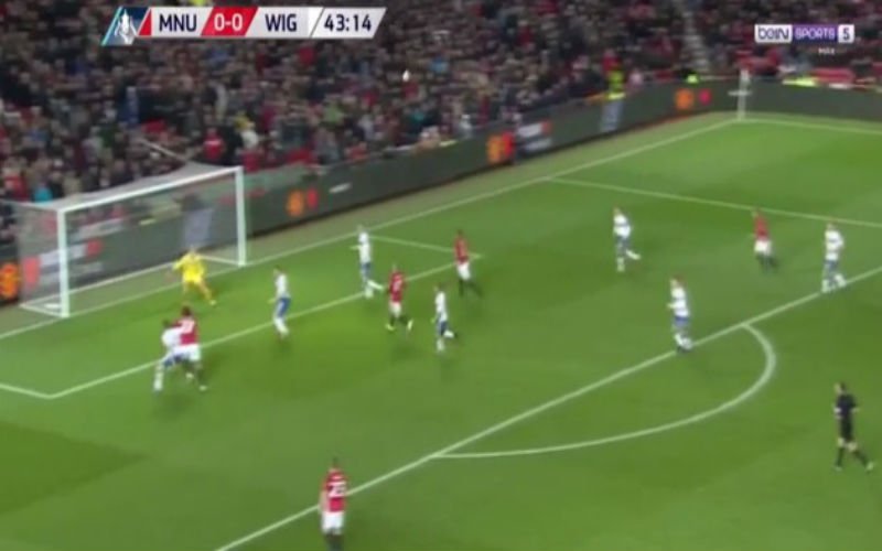 Fellaini scoort alweer voor Manchester United, Schweinsteiger met de knappe assist (Video)