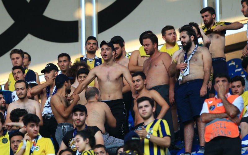 Turkse fans zorgen voor hoogspanning op Anderlecht