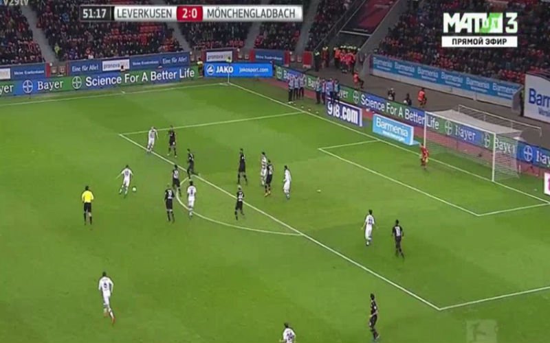 Thorgan Hazard luidt de waanzinnige comeback van zijn ploeg in na vreemde actie (Video)