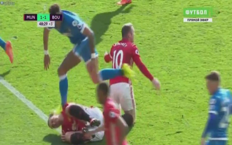 Ibrahimovic krijgt een stamp op het hoofd en doet dan dit om wraak te nemen (Video)