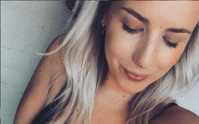 Standard-fan Laura uit Blind Getrouwd pakt uit met sideboob: 