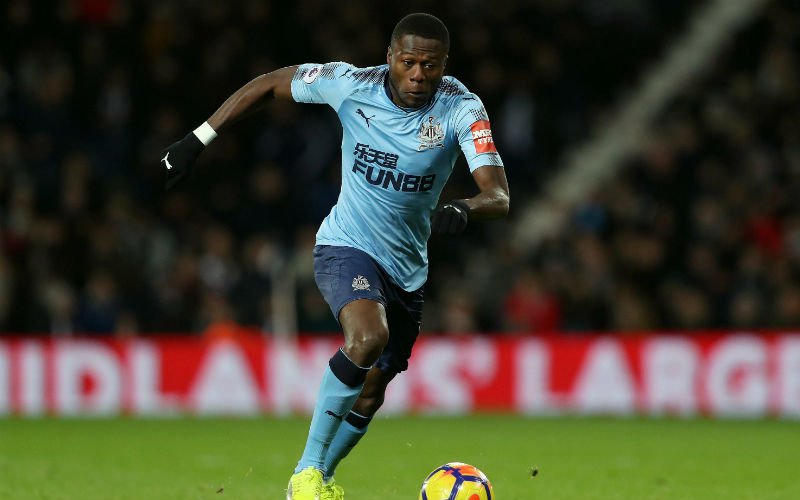 'Mbemba verlaat Newcastle en maakt zich op voor terugkeer naar België'