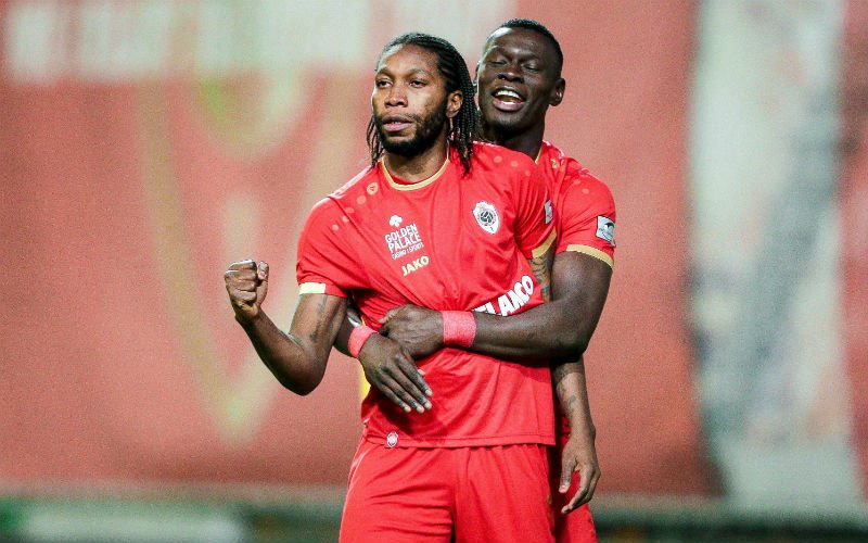 'Dieumerci Mbokani ruilt Antwerp mogelijk voor Anderlecht'