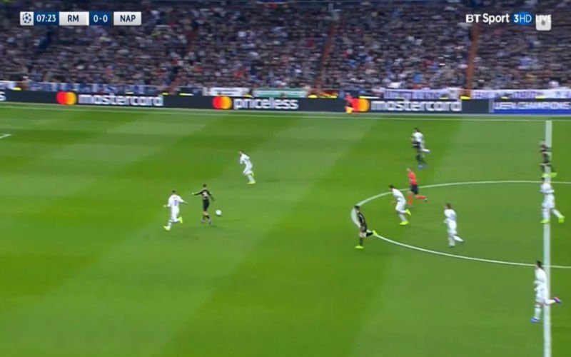 Mertens bereidt geweldige goal van Napoli voor, doelman van Real Madrid staat voor schut (Video)