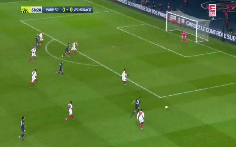 Thomas Meunier imponeert weer bij PSG met een fantastische actie tijdens topper (Video)