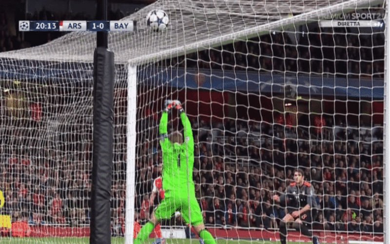 Manuel Neuer maakt zich compleet belachelijk bij goal van Walcott (Video)