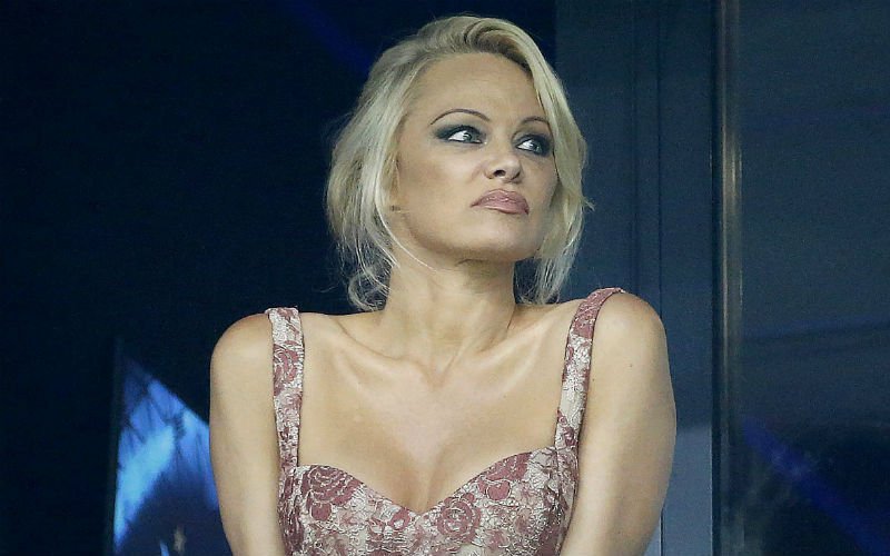Deze foto's van WAG Pamela Anderson stomen hele ploeg van Marseille klaar