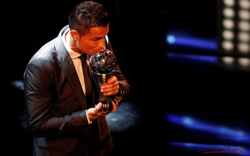 Het verschil tussen Ronaldo en Messi als ze verliezen van elkaar... (Video)