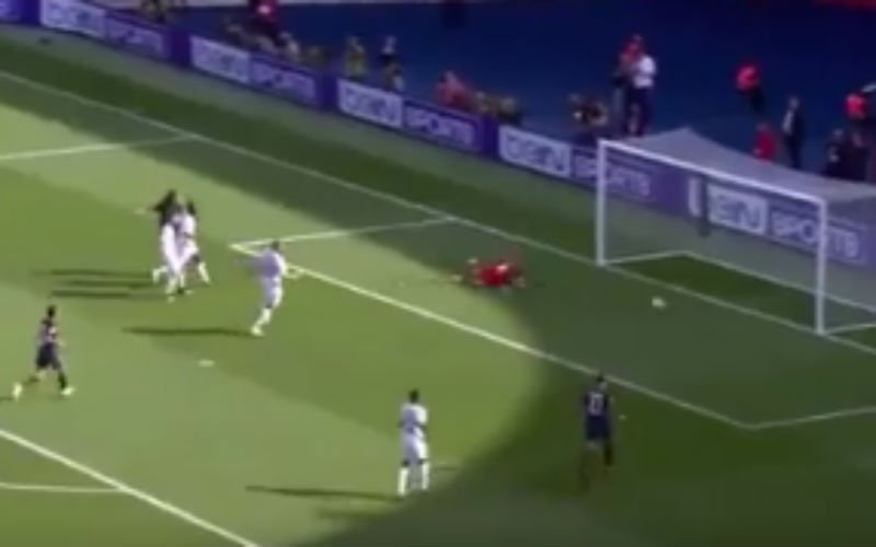 Geweldige assist van Alves bij PSG (Video)